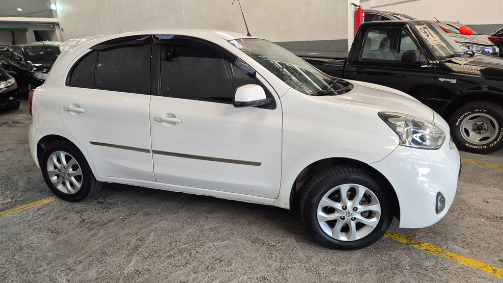 Nissan March Branco