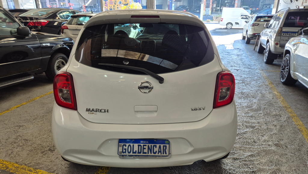 Nissan March Branco
