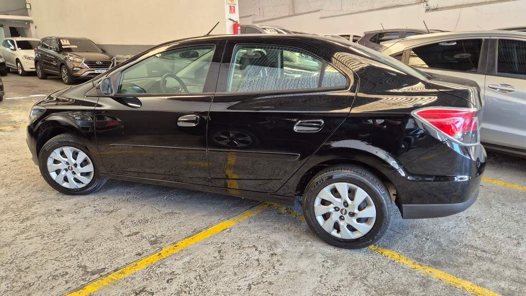 Chevrolet Prisma Preto