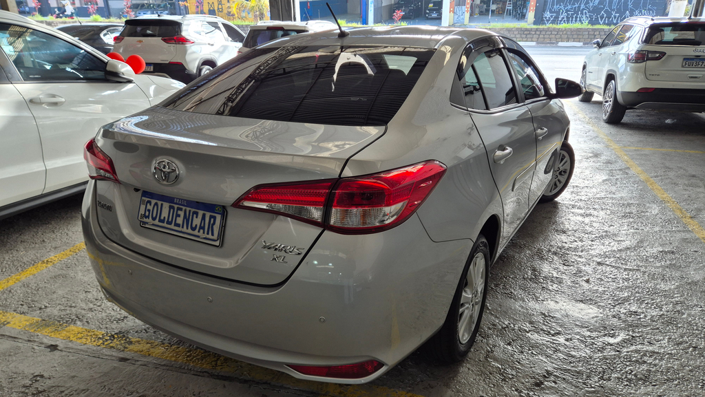Toyota Yaris Sedan Prata