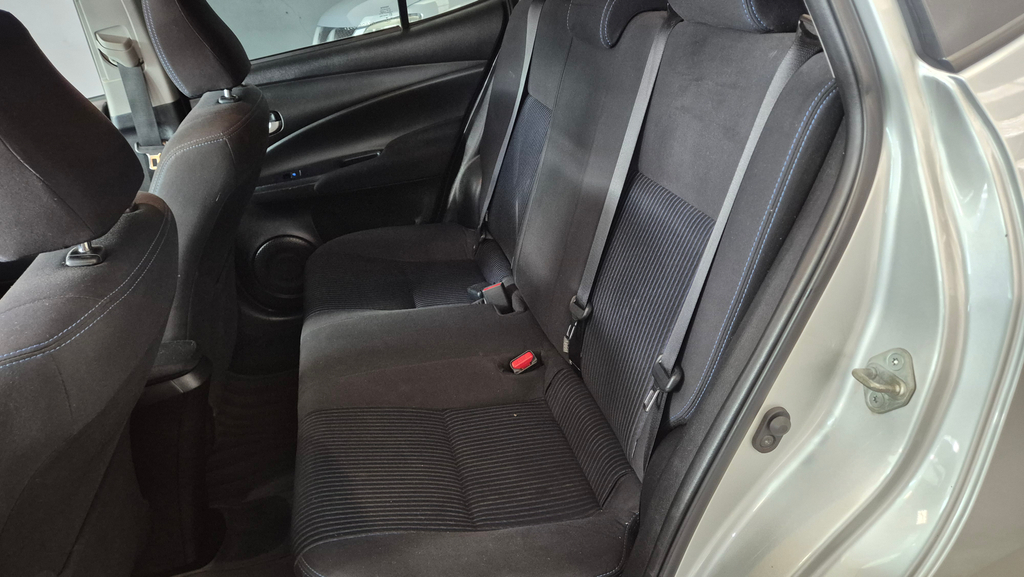 Toyota Yaris Sedan Prata