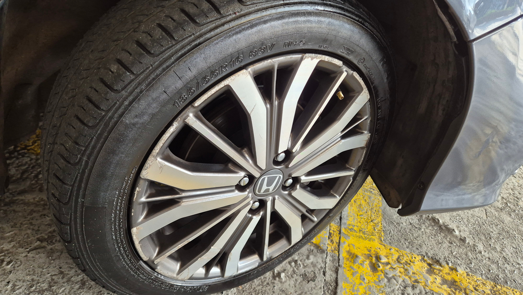 Honda City Cinza
