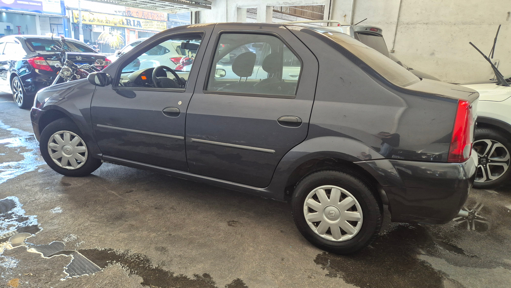 Renault Logan Cinza