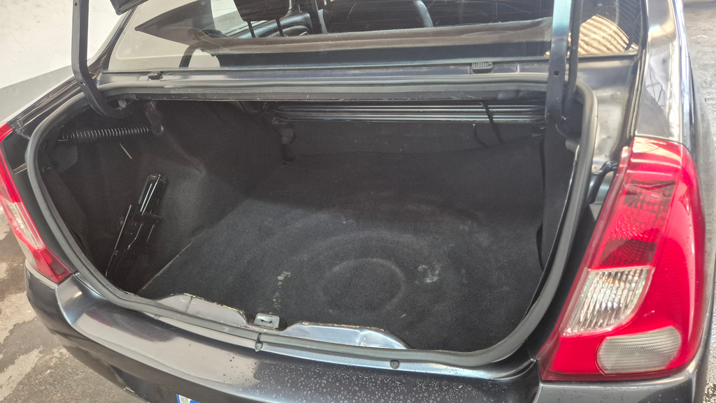Renault Logan Cinza