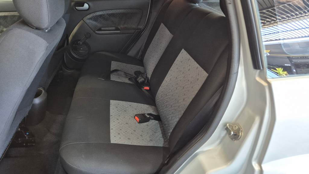 Ford Fiesta Hatch Prata