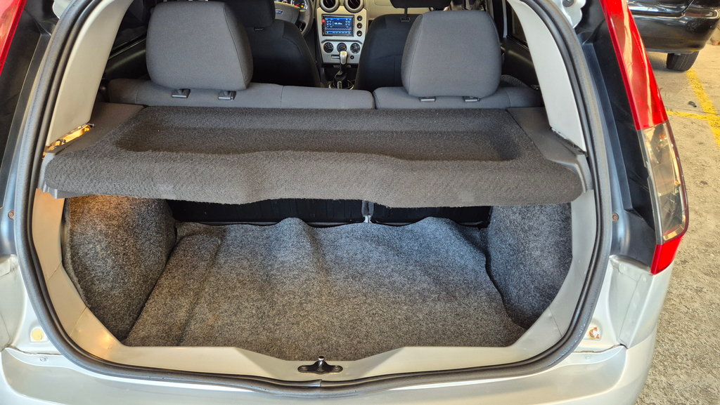 Ford Fiesta Hatch Prata