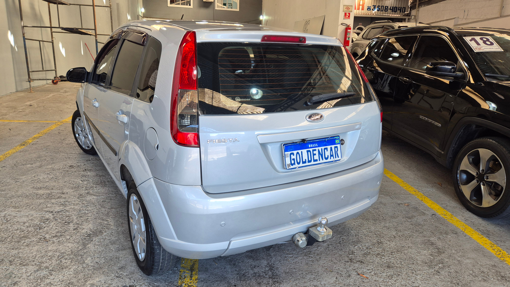 Ford Fiesta Hatch Prata