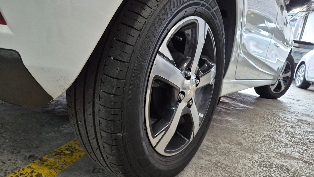Chevrolet Onix Branco
