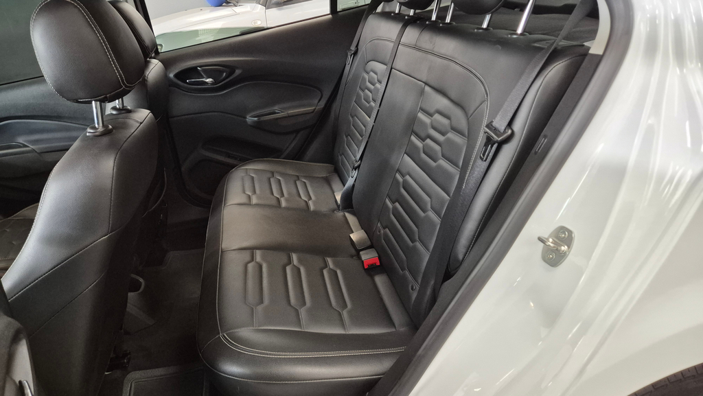 Chevrolet Onix Branco