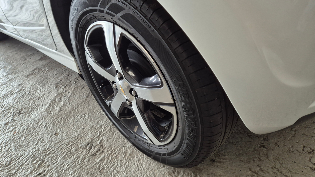 Chevrolet Onix Branco