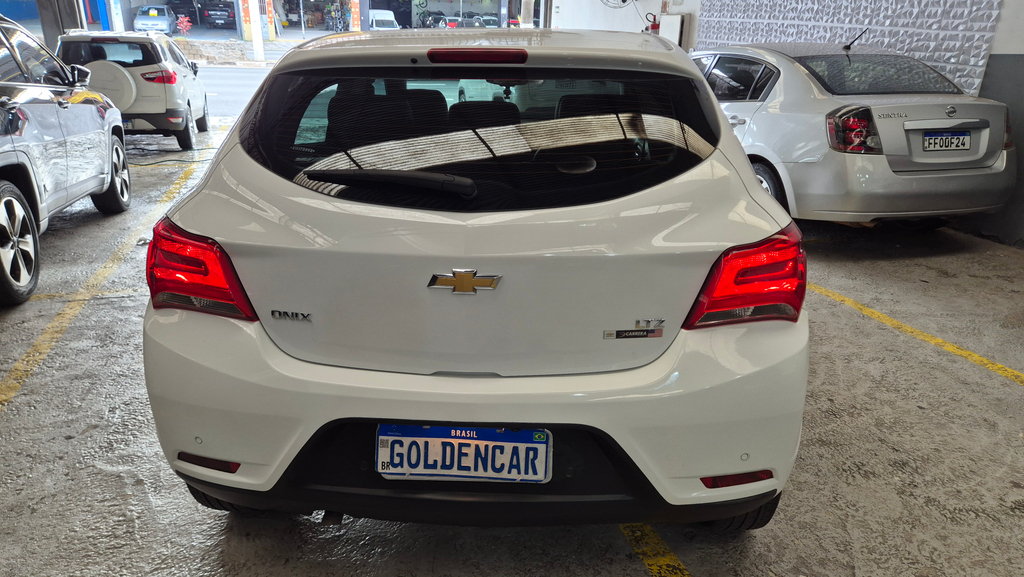Chevrolet Onix Branco