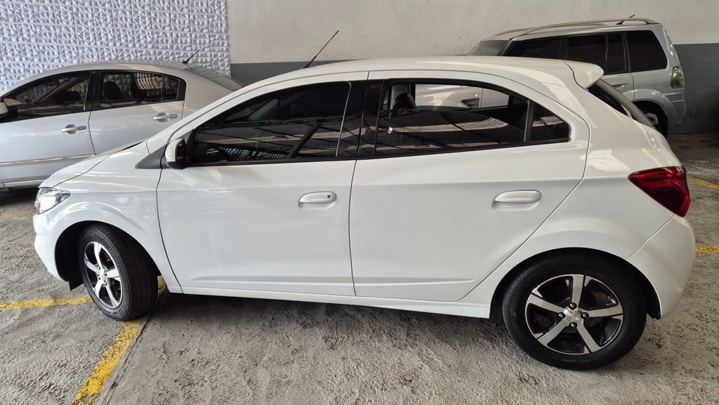 Chevrolet Onix Branco
