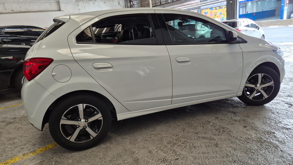 Chevrolet Onix Branco