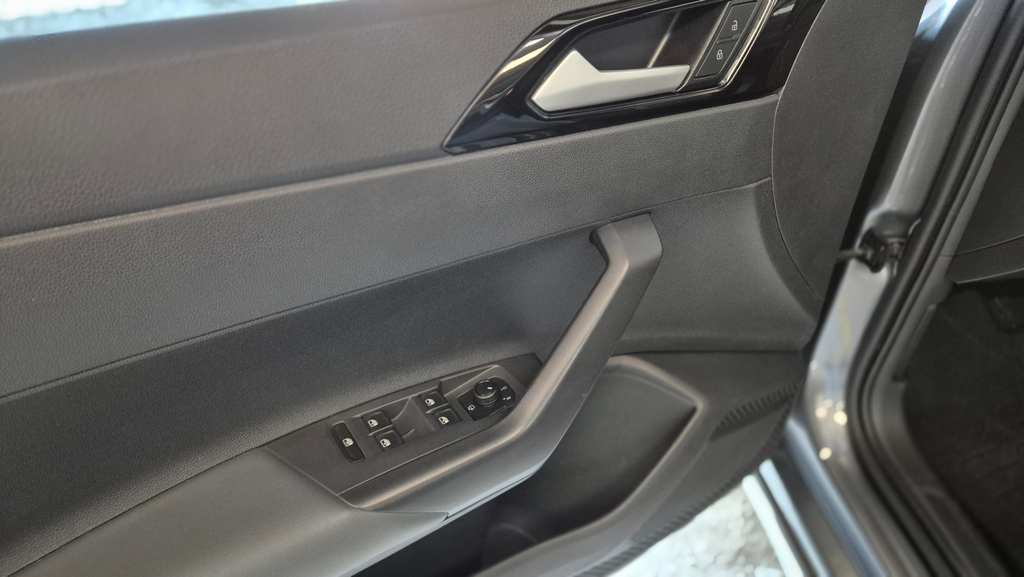 Volkswagen Nivus Cinza