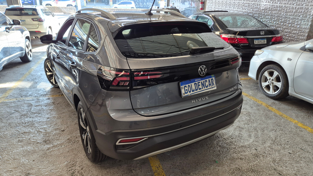 Volkswagen Nivus Cinza