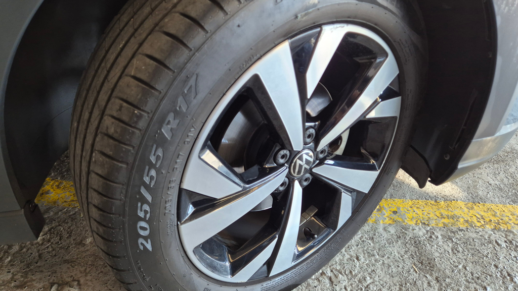 Volkswagen Nivus Cinza