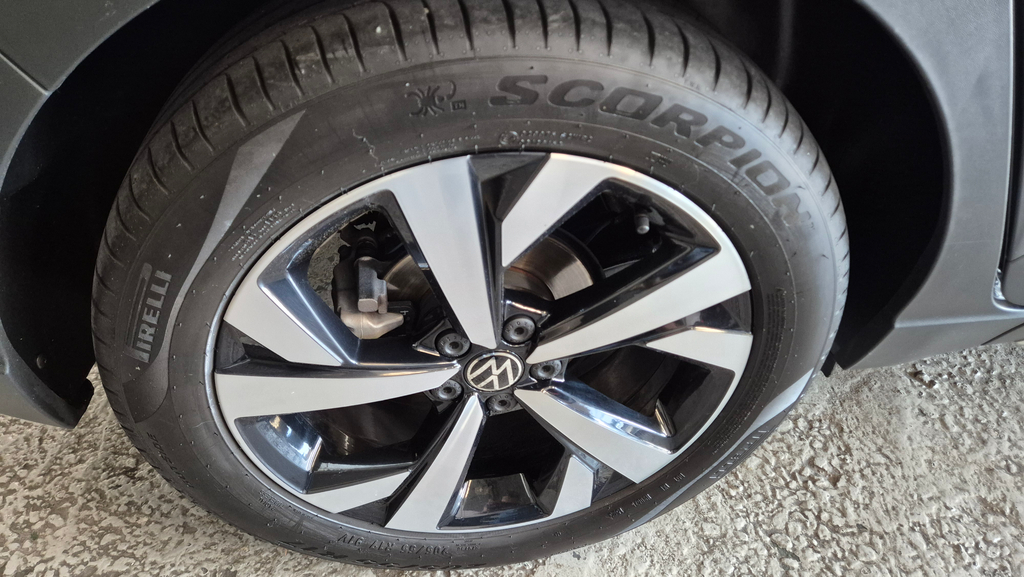 Volkswagen Nivus Cinza