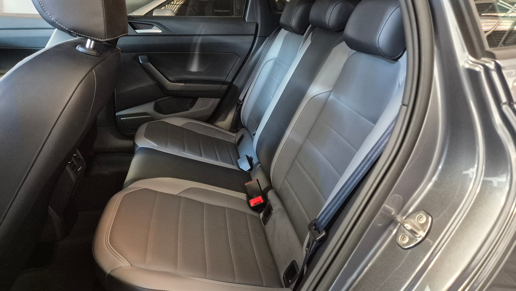 Volkswagen Nivus Cinza