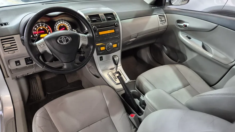 Toyota Corolla Prata