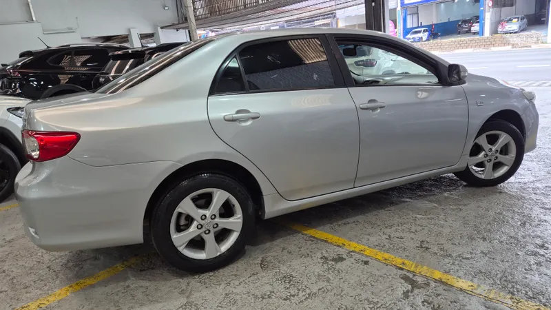 Toyota Corolla Prata