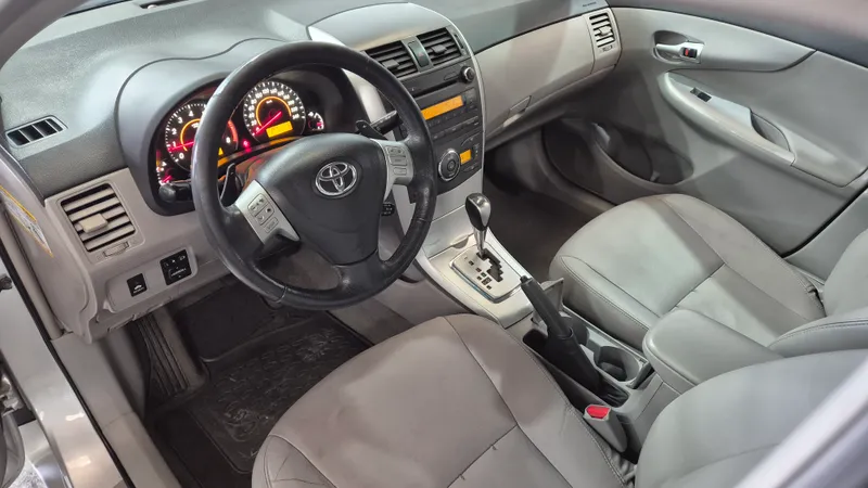 Toyota Corolla Prata