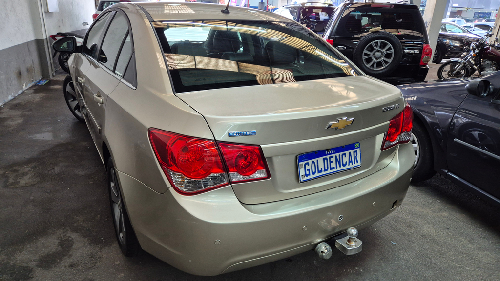 Chevrolet Cruze Sedan Dourado