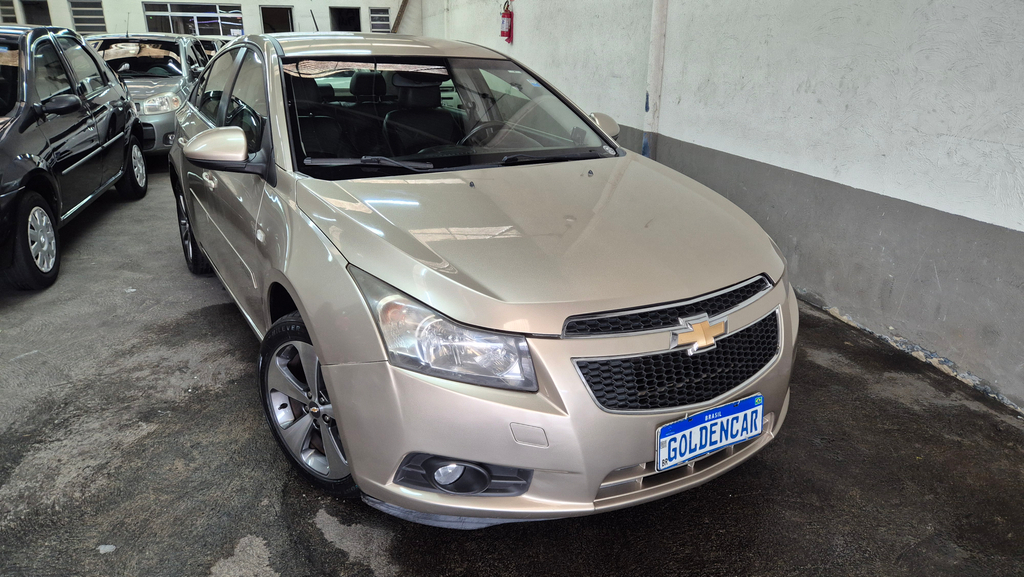 Chevrolet Cruze Sedan Dourado