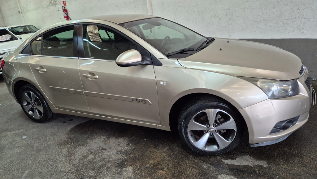 Chevrolet Cruze Sedan Dourado