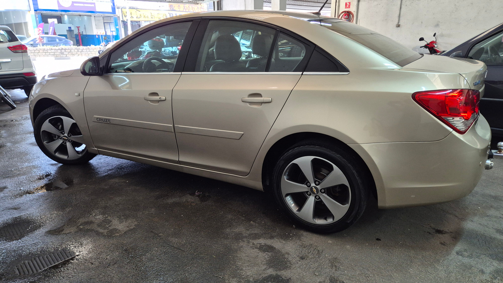 Chevrolet Cruze Sedan Dourado