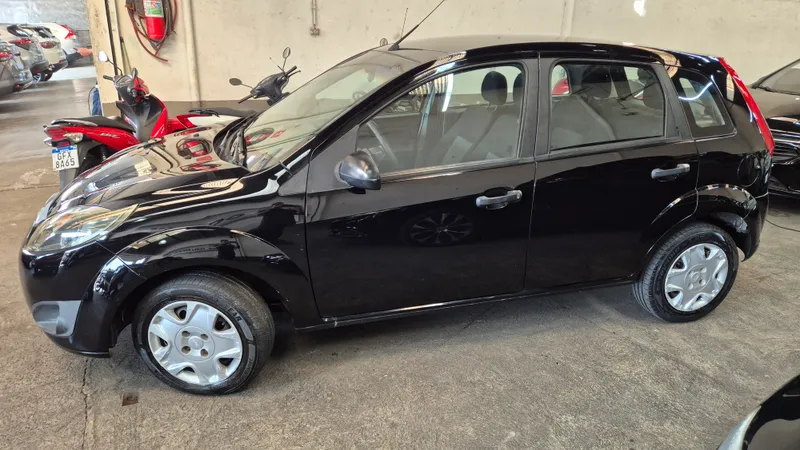 Ford Fiesta Hatch Preto