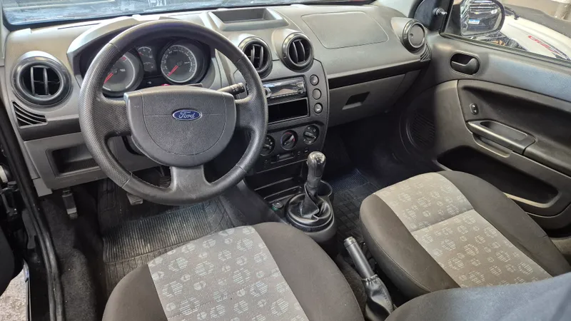Ford Fiesta Hatch Preto