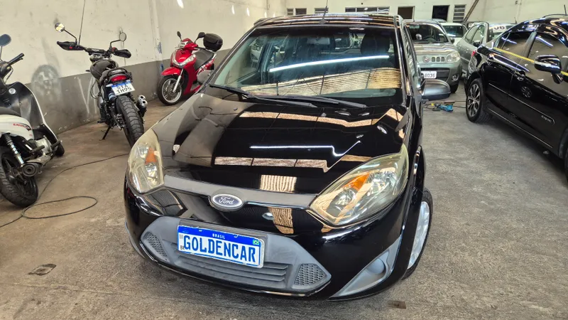 Ford Fiesta Hatch Preto
