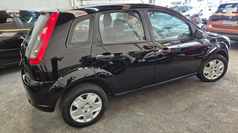 Ford Fiesta Hatch Preto