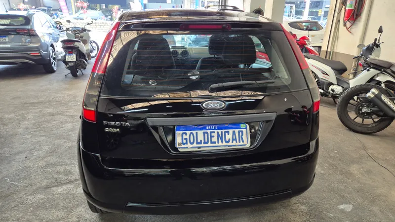 Ford Fiesta Hatch Preto