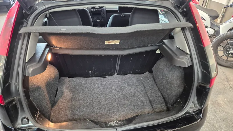 Ford Fiesta Hatch Preto