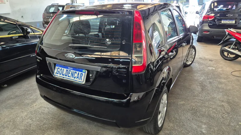 Ford Fiesta Hatch Preto