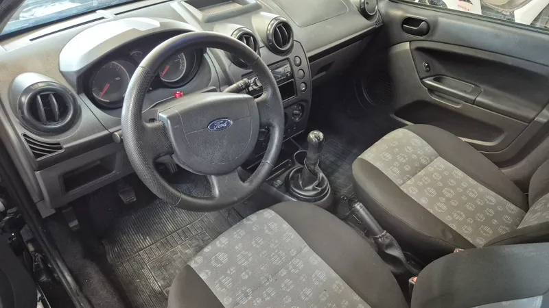 Ford Fiesta Hatch Preto