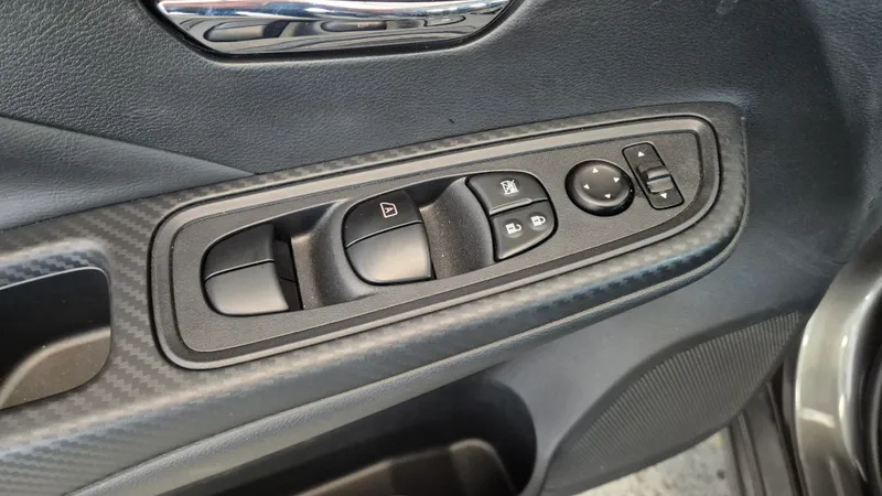 Nissan Versa Cinza