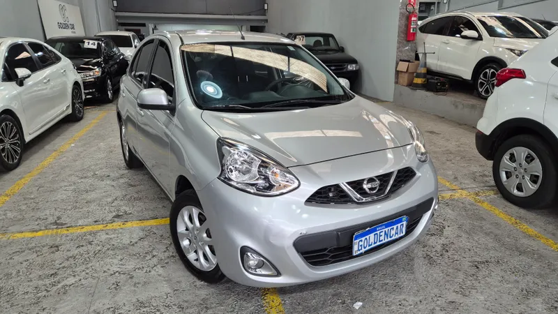 Nissan March Prata