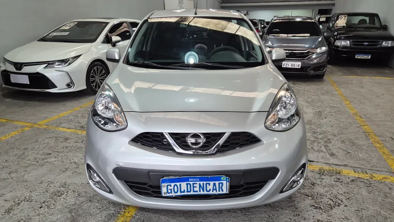Nissan March Prata