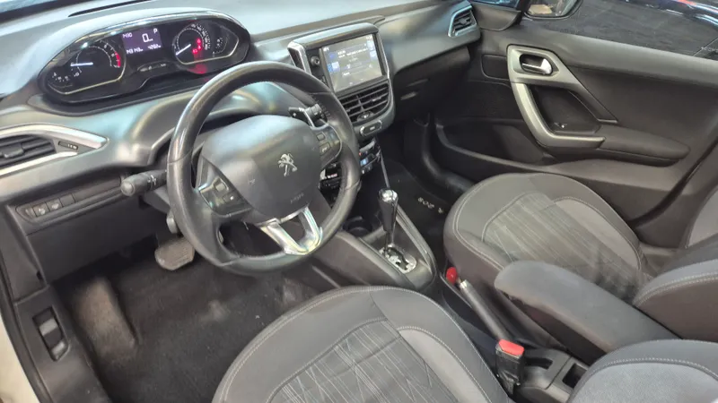 Peugeot 208 Branco
