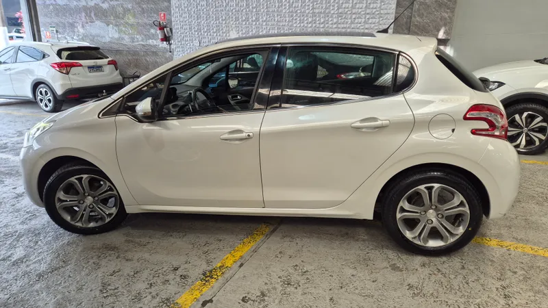 Peugeot 208 Branco
