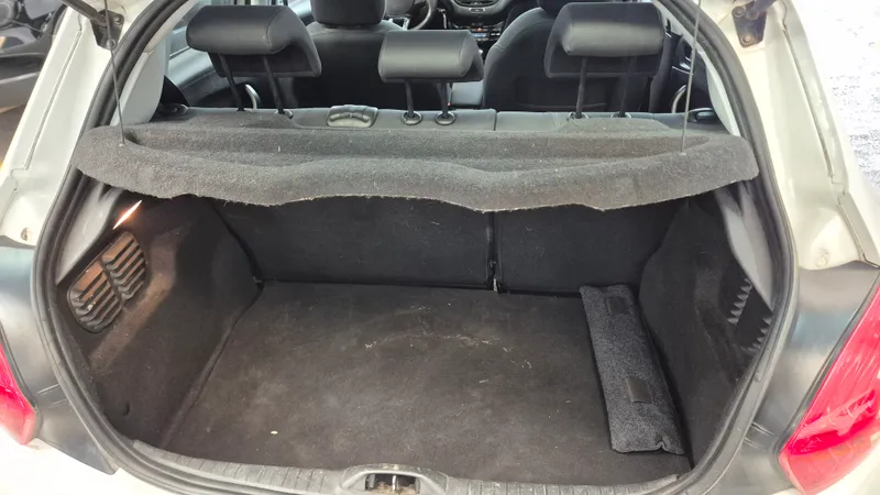 Peugeot 208 Branco