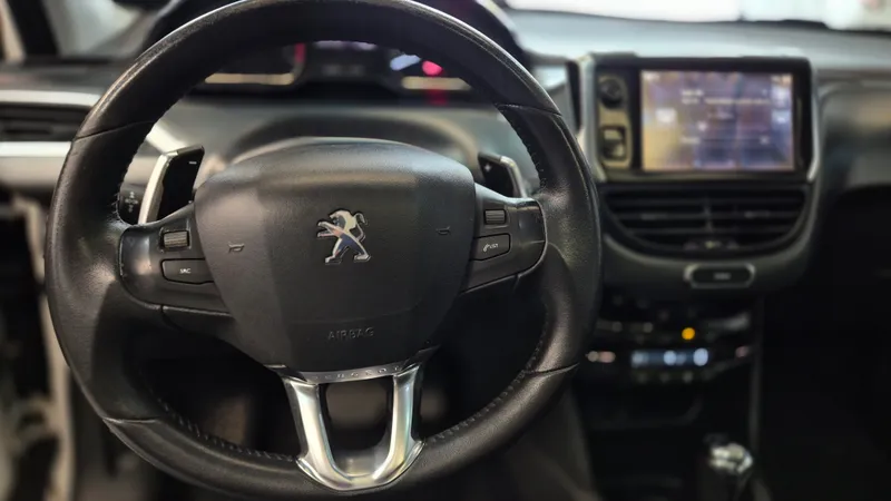 Peugeot 208 Branco