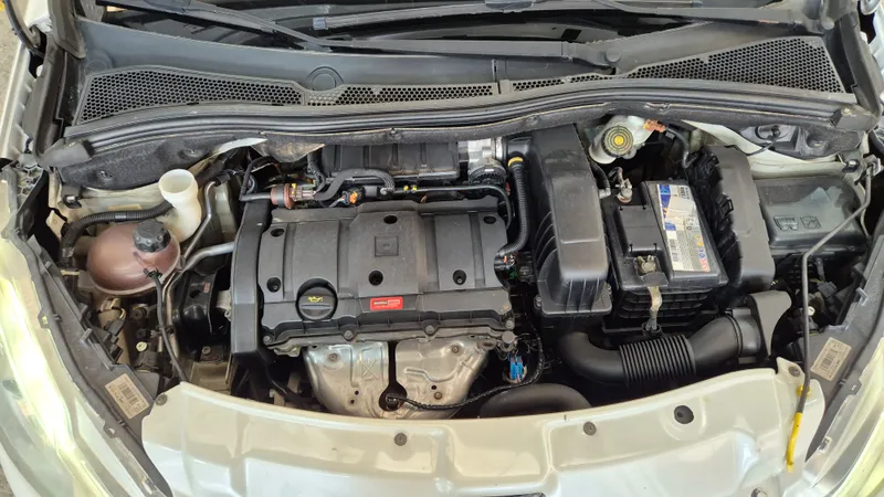 Peugeot 208 Branco