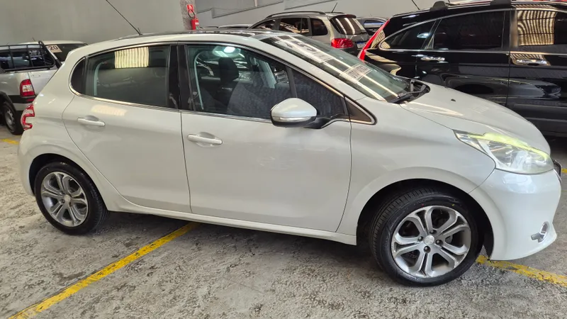 Peugeot 208 Branco