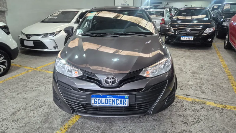 Toyota Yaris Sedan Cinza
