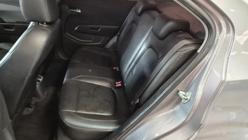 Chevrolet Sonic Sedan Cinza