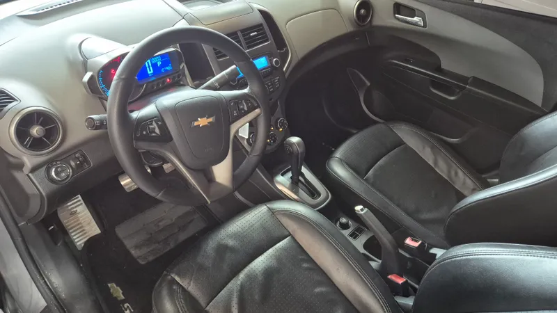 Chevrolet Sonic Sedan Cinza