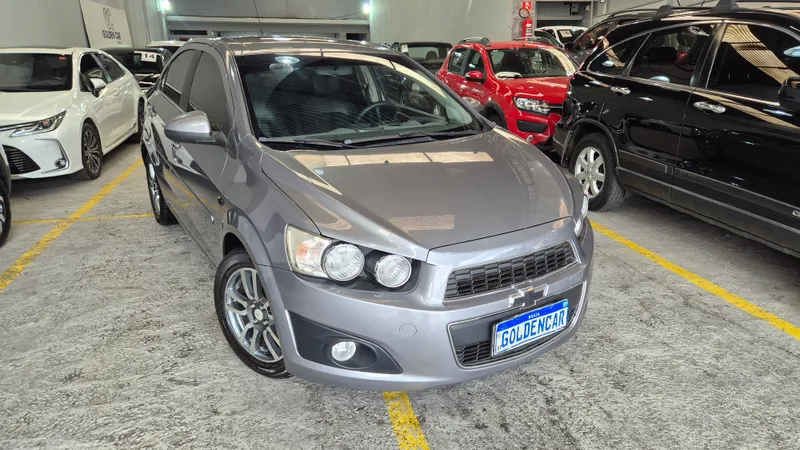 Chevrolet Sonic Sedan Cinza